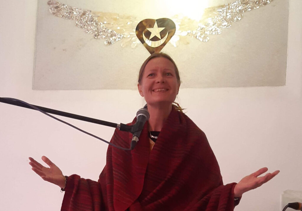 Dakini teaching in India, at Hazrat Inayat Khan